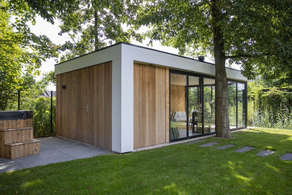 Vouwwanden voor modern buitenverblijf met wellness