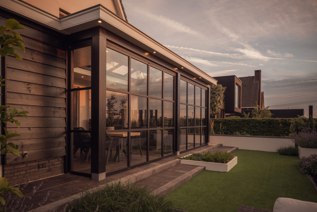 Vouwwanden voor moderne veranda in Rotterdam