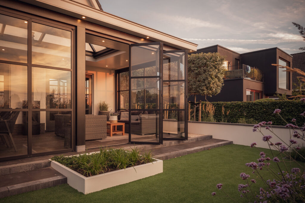 Vouwwanden voor moderne veranda in Rotterdam