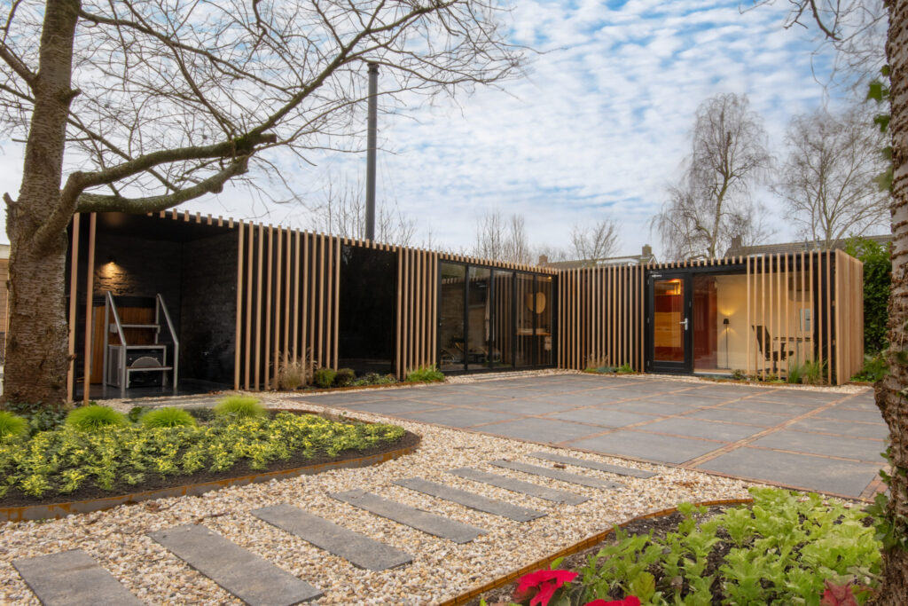 Vouwwand voor wellness-unit met sauna en ijsbad